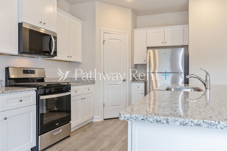 Building Photo - 2423 Nabali Wy