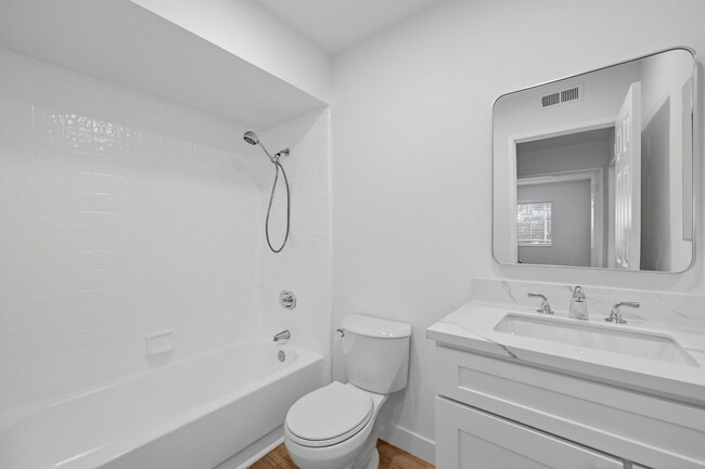 Building Photo - Beautifully Updated Townhome in Dana Point