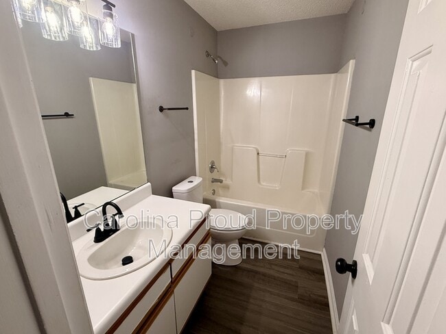 Building Photo - 2708 Bluff View Dr