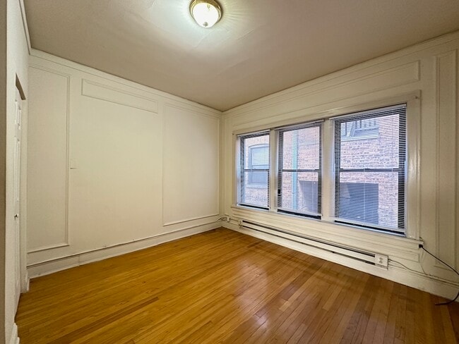 Building Photo - 1317 Oak Ave