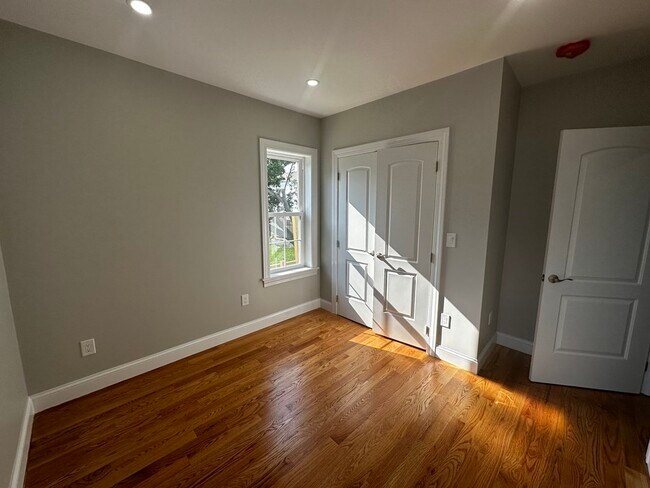 Building Photo - 22 Malden St