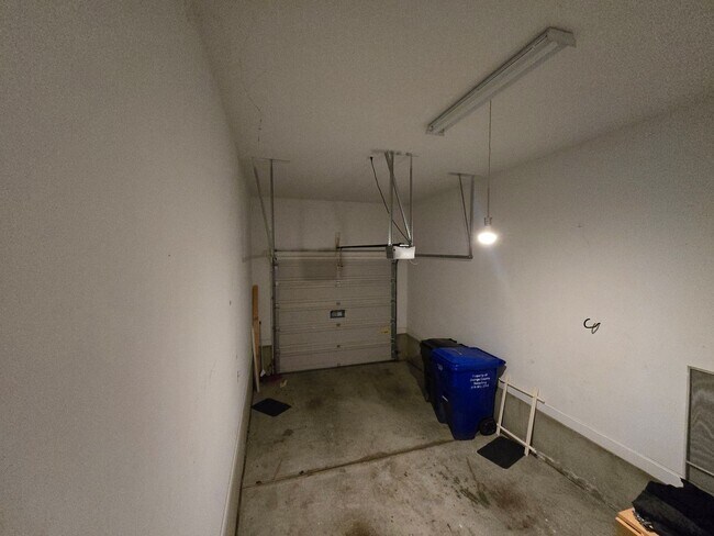 Building Photo - Stylish 3BR, 3BA Townhouse – Prime Location Near Durham & Chapel Hill!