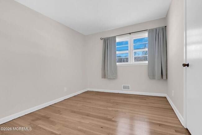 Building Photo - 7 Klein St