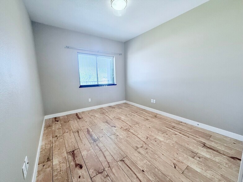 Bed #1 - 221 E 5th St