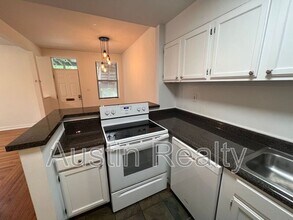 Building Photo - 348 N Newstead Ave