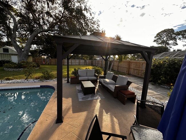 Building Photo - 1129 Riviera St