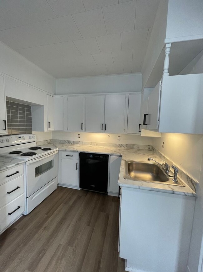 Building Photo - Fully renovated 2 bedroom, plus office home in Meadville!