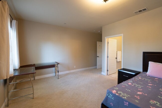 Building Photo - 1410 Encino Ave