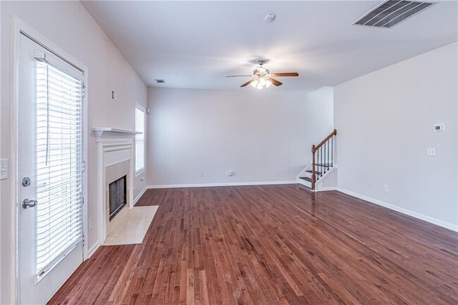 Building Photo - 2849 Suttonwood Way NE