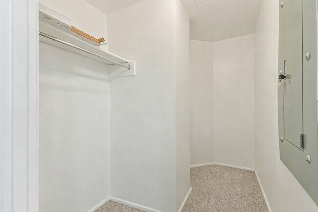 Building Photo - 14 Greenway Plz