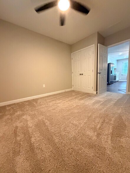 Building Photo - 1104 Oak Knoll Terrace SE