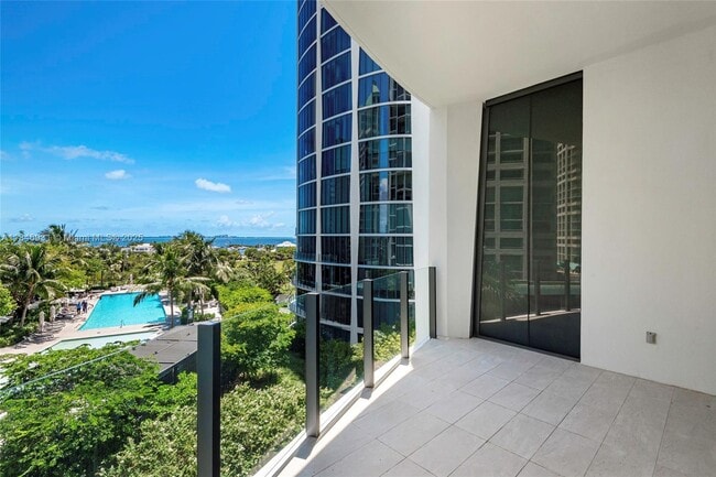 Building Photo - 2821 S Bayshore Dr