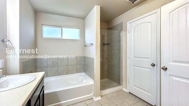 Building Photo - 2511 Barbwire Wy