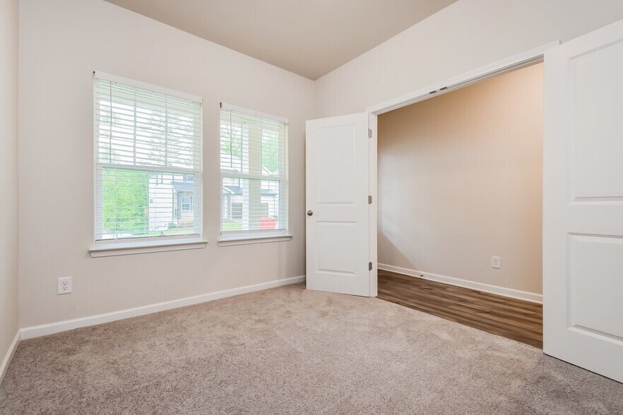 Building Photo - 466 Magnolia Dr