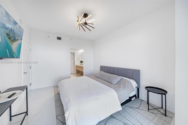 Building Photo - 16385 Biscayne Blvd