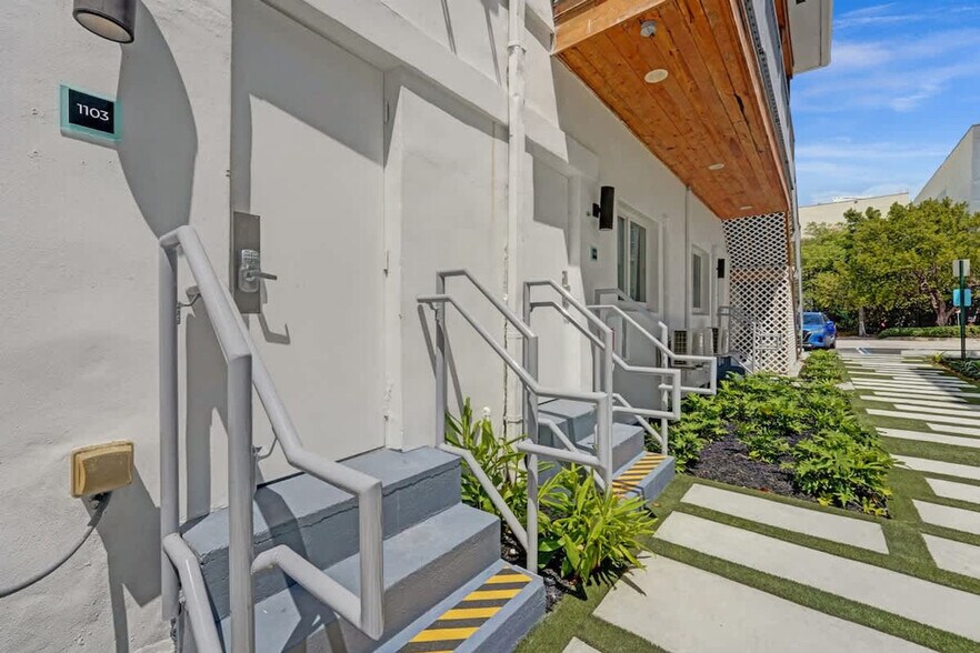 Building Photo - 3020 Seville St