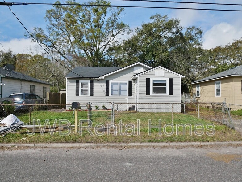 Primary Photo - 916 Detroit St