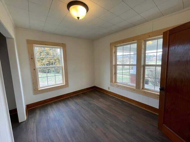 Building Photo - 555 Hopewell Rd