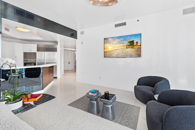 Building Photo - 100 South Pointe Dr