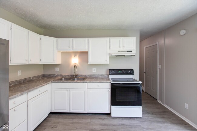 Building Photo - 9410 Meadowlark Dr