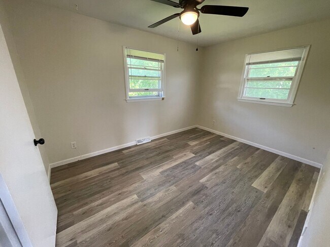 Building Photo - 2207 Clark Ln