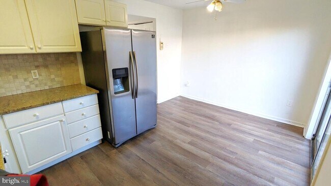 Building Photo - 2206 Gingell Pl