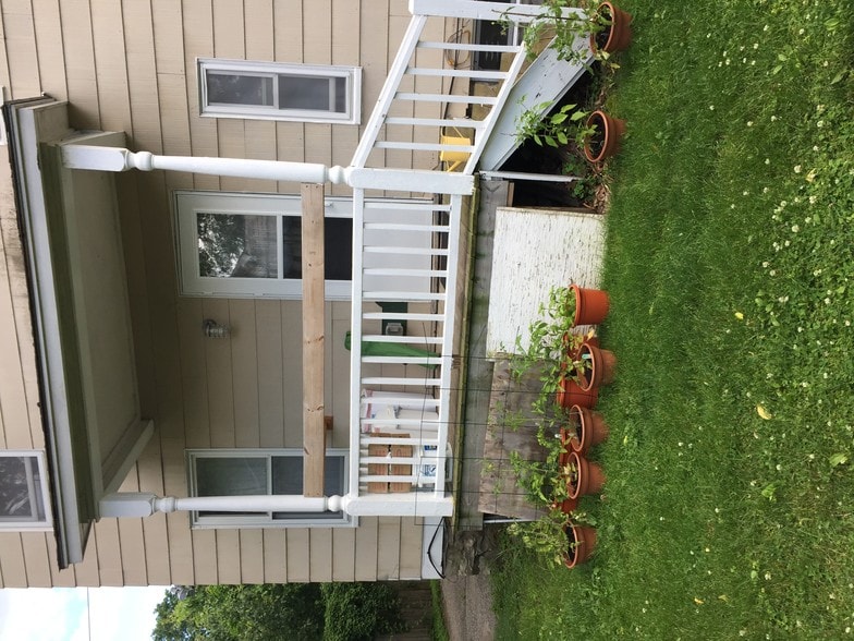 Back Porch/Yard - 39 Maple St