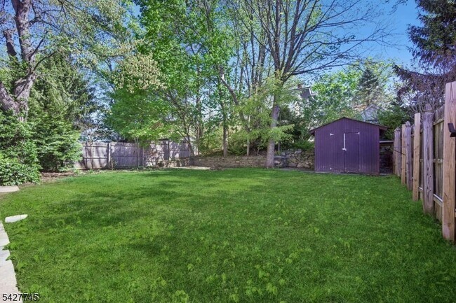 Building Photo - 32 Center St