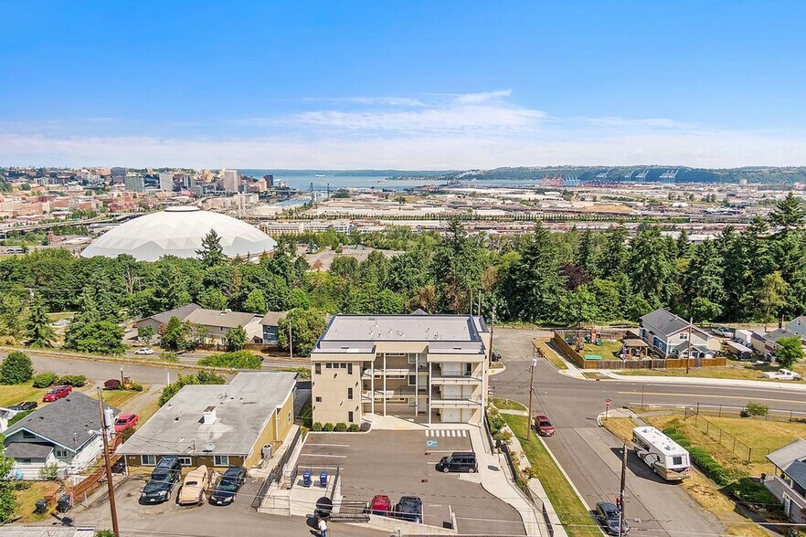 Building Photo - 624 E 32nd St