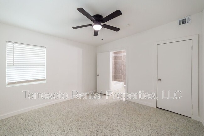 Building Photo - 823 N Trinity