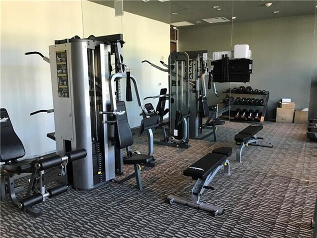 Building Photo - 9940 W Bay Harbor Dr