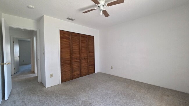 Building Photo - 3 Bedroom 2 Bath Home with a 2 car garage in Fairway Estates