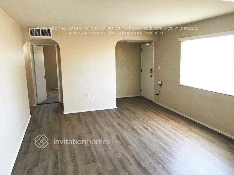 Building Photo - 3026 W Lawrence Ln