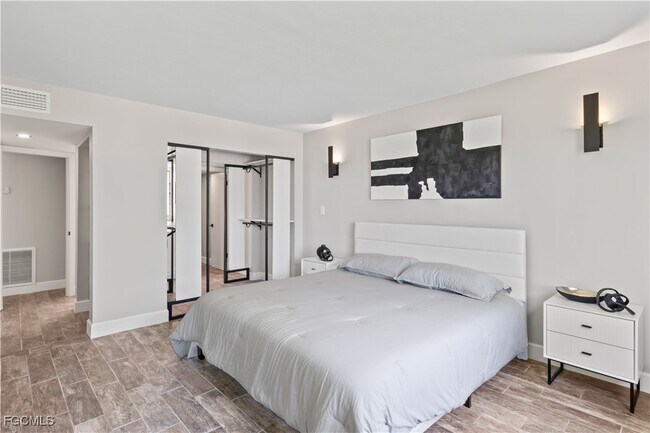 Building Photo - 25804 Cockleshell Dr