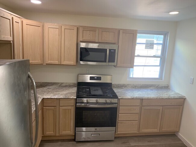 Building Photo - 138 Spencer St