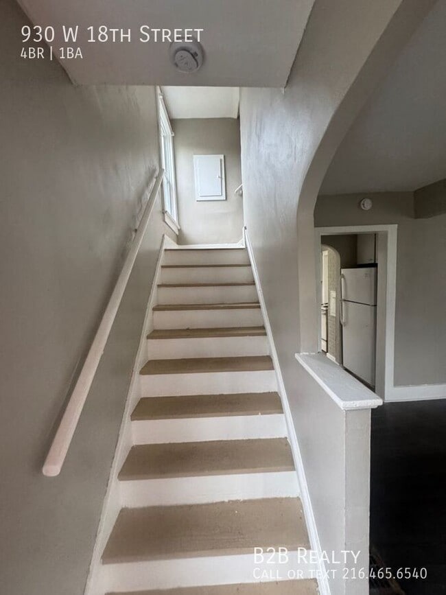 Building Photo - 930 W 18th St