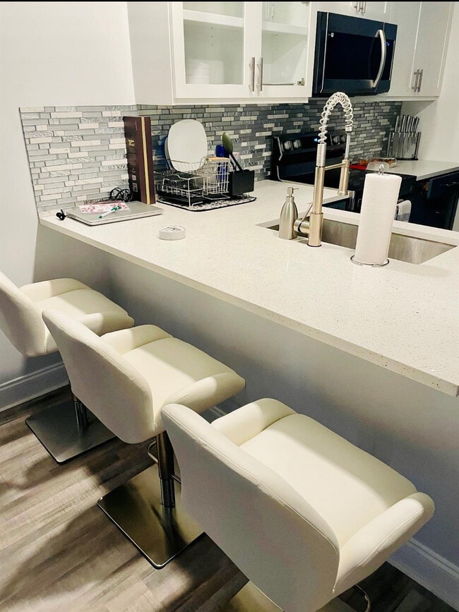 Building Photo - 7355 Woodmont Terrace