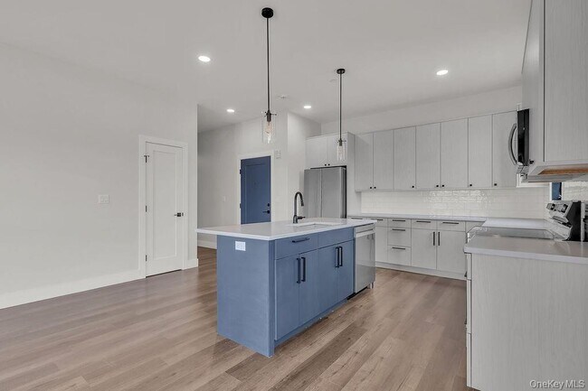 Building Photo - 185-191-191 Ashford Ave