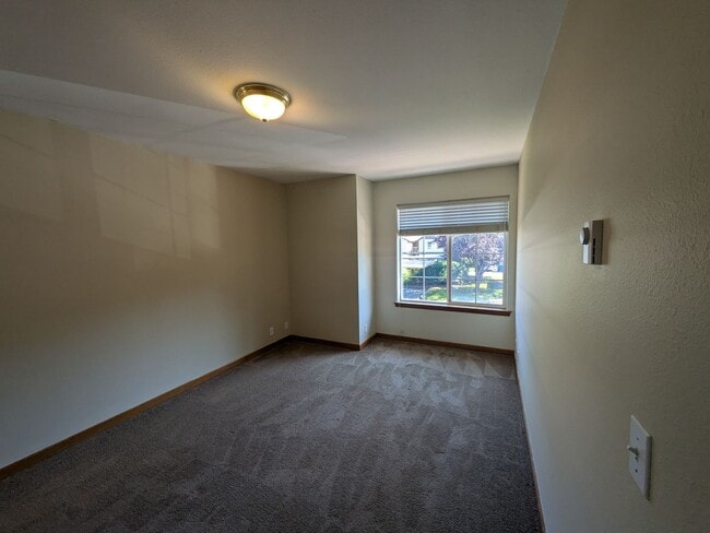 Building Photo - 2 Bedroom Condo in Cordata Neighborhood near WCC
