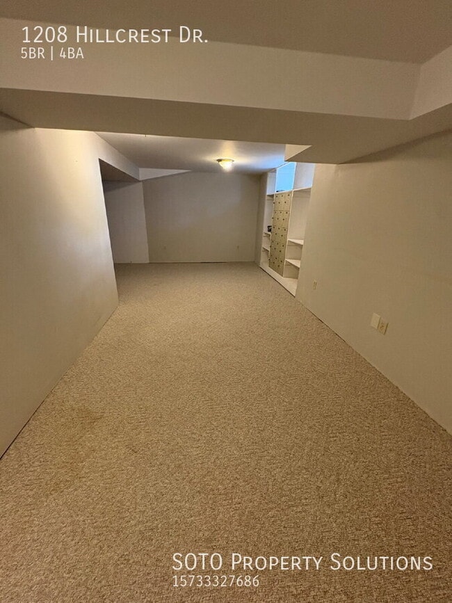 Building Photo - 1208 Hillcrest Dr