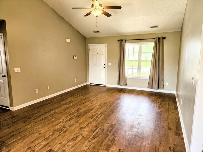 Building Photo - 324 Rose Bud Ln