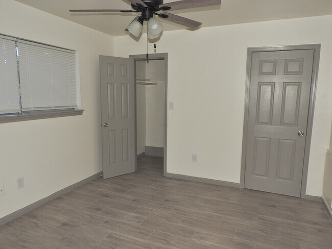 Building Photo - 408 E Coombs St