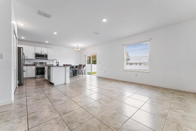 Building Photo - 1053 SW Coleman Ave