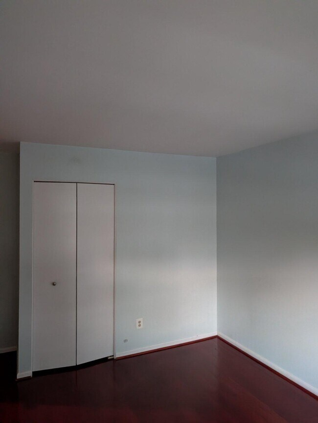 Building Photo - 24 Bristow Ct