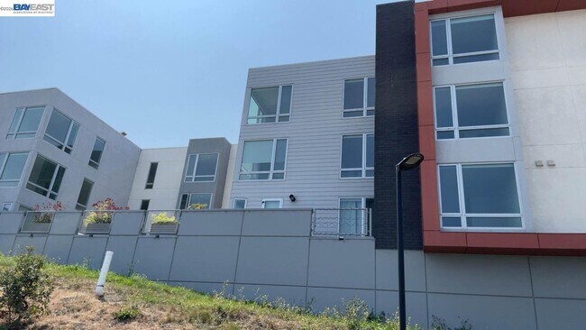 Building Photo - 10 Kennedy