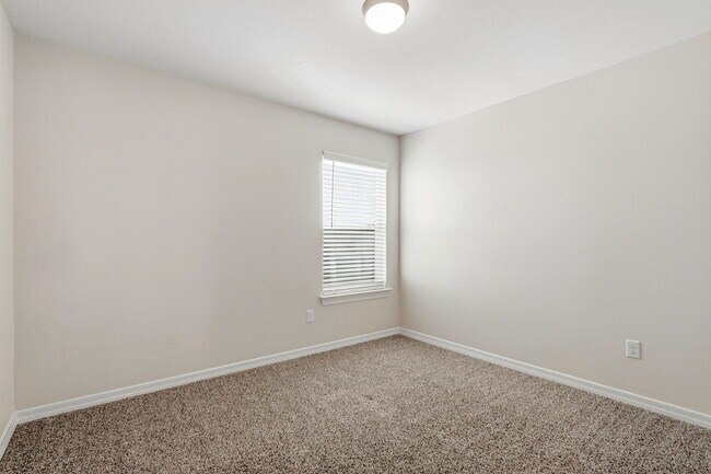 Building Photo - 649 La Entrada Cir