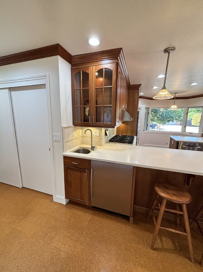 Building Photo - 485 Butterfield Pl