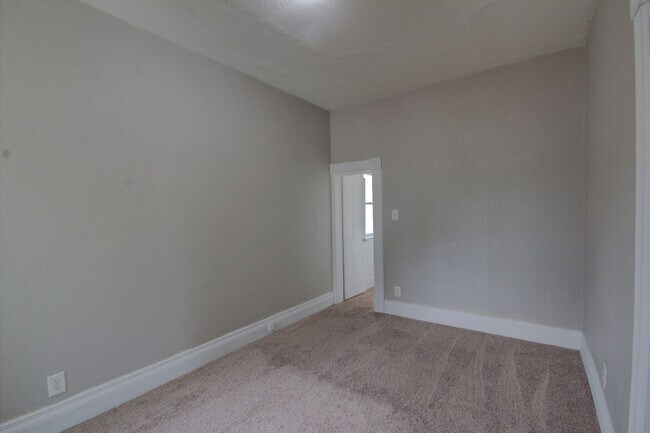 Building Photo - 1118 17th Ave