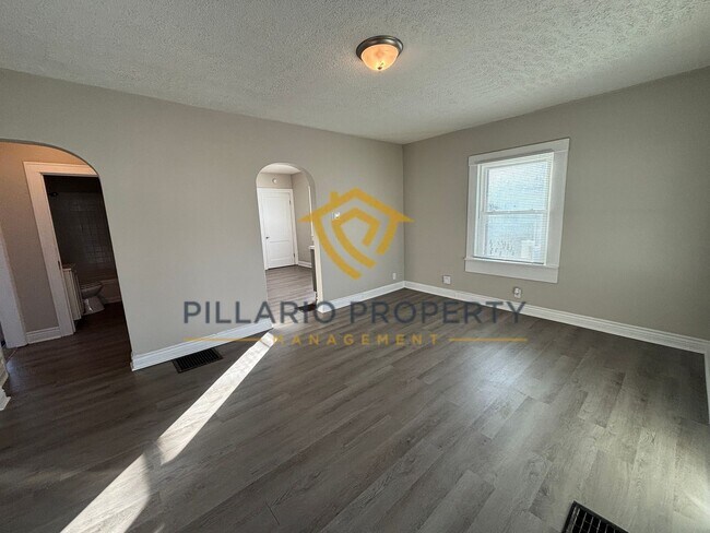 Building Photo - Spacious & Updated 2 Bedroom Home Near Southeast Indy Available NOW!