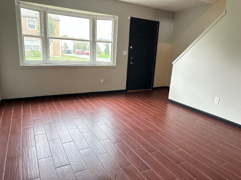 Building Photo - 1600 Worthington Row Dr
